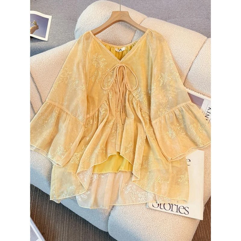YH-10035大码女装胖mm春秋新款V领荷叶边设计感上衣蕾丝系带小衫