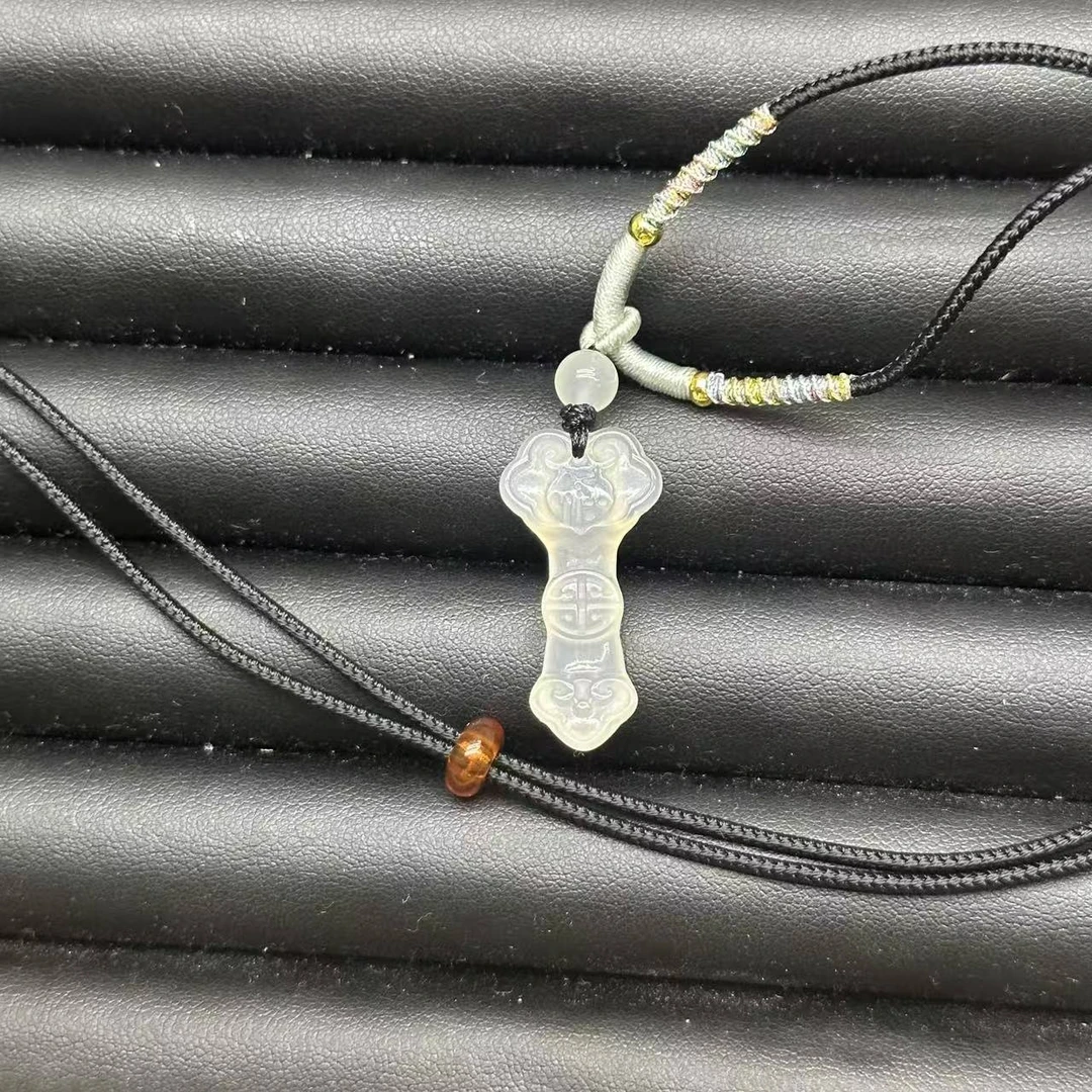 【天然玛瑙】玉如意吊坠 尺寸高30mm宽15mm 多样性发一