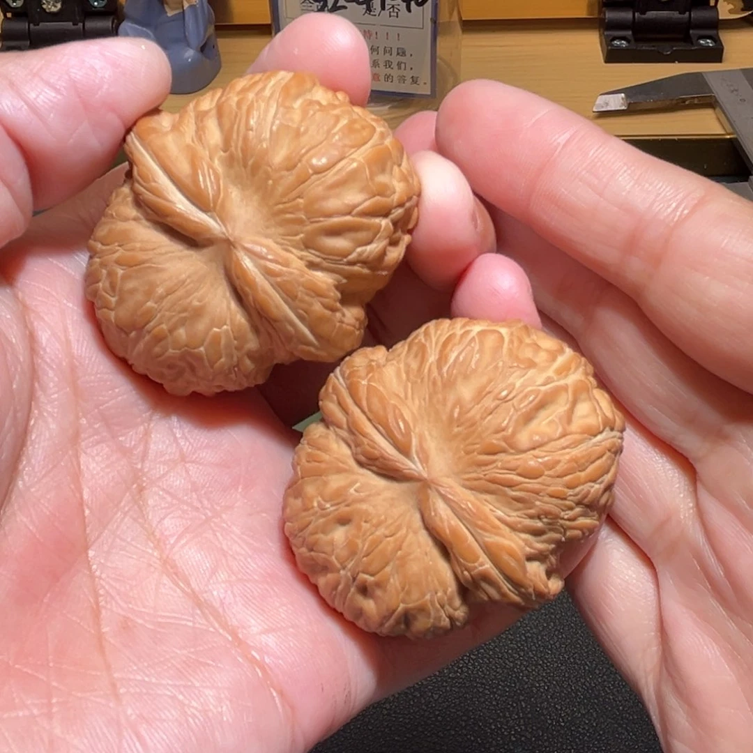 文玩核桃吊坠威****质元宝45