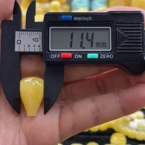 【闪购商品】未镶嵌蜜蜡裸石64杂