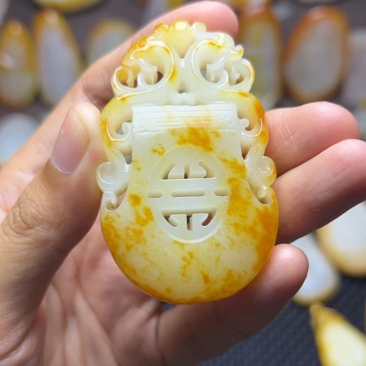 颈饰未镶嵌和田玉