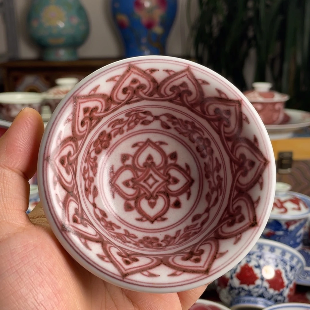 釉里红宝箱压手杯