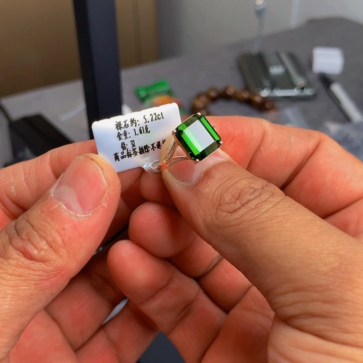 碧玺戒指18K金镶嵌开***孩碧玺