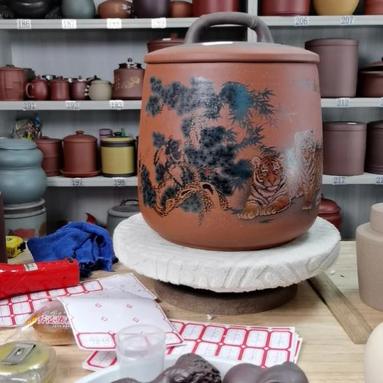 紫砂茶叶罐正品八饼装老虎图9853