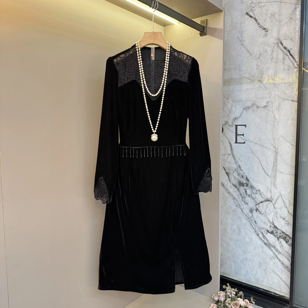 2025秋大码镂空蕾丝设计感胖时尚高级气质圆领丝绒显瘦连衣裙7316