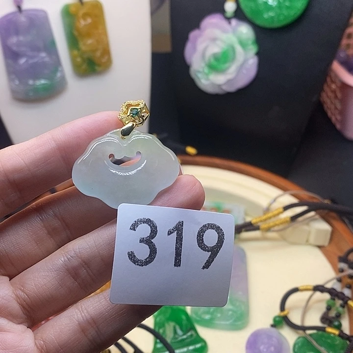 翡翠未镶嵌吊坠(赠链)