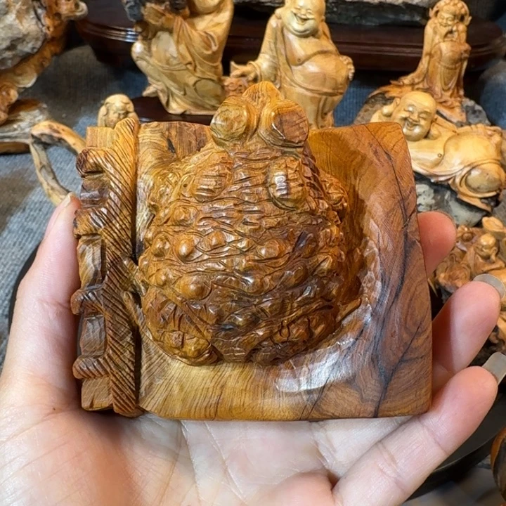 崖柏摆件手把件等，