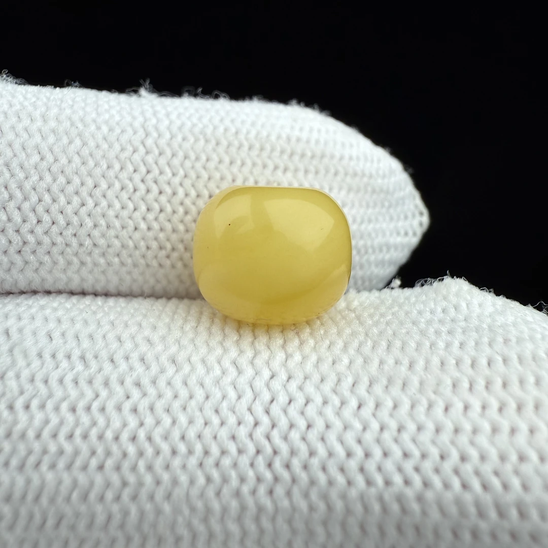 D1107天然原矿蜜蜡微瑕墩子10.4*8.4mm支持复检假一罚十