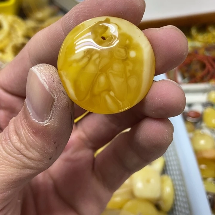 蜜蜡未镶嵌裸石吊坠