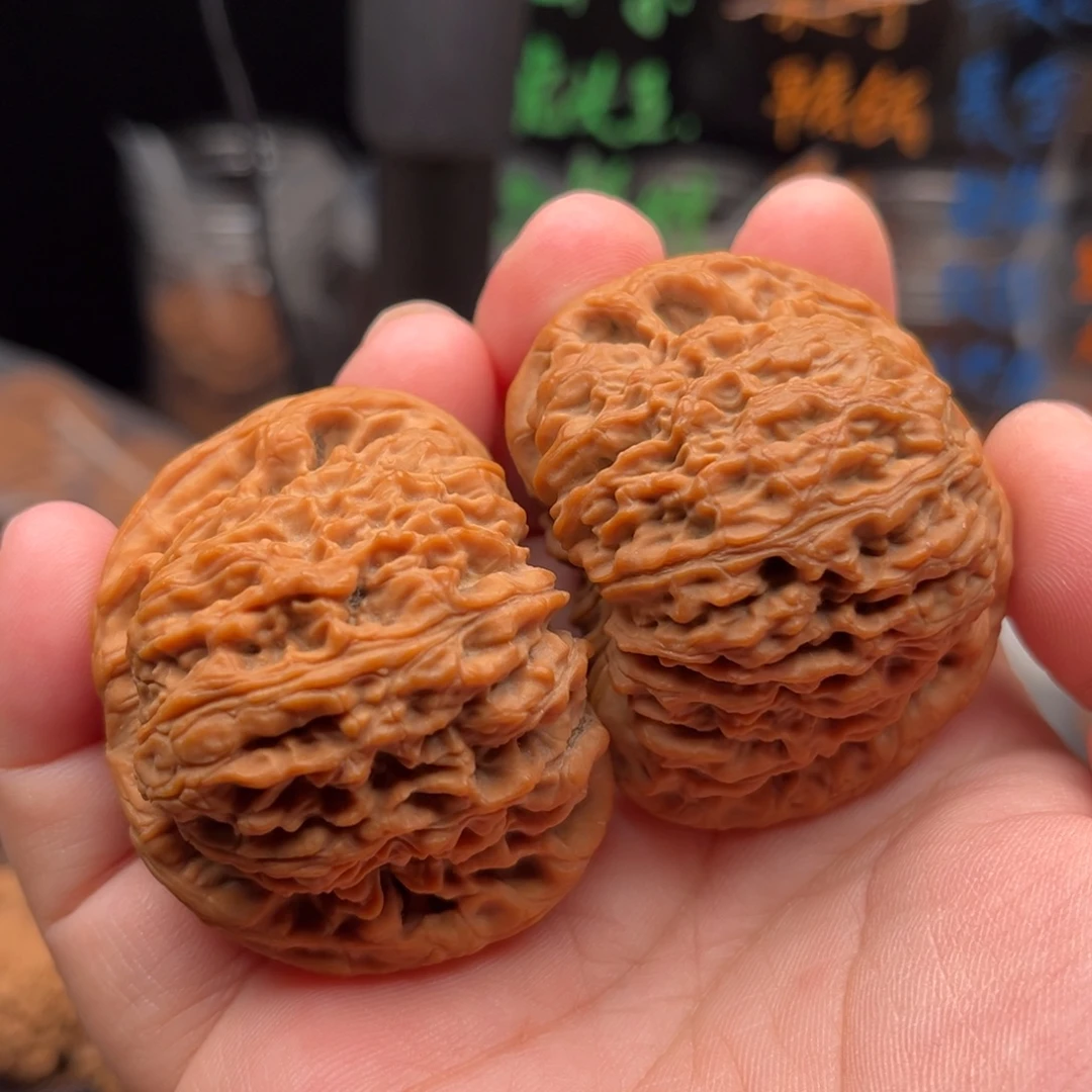 文玩核桃吊坠凹低南疆