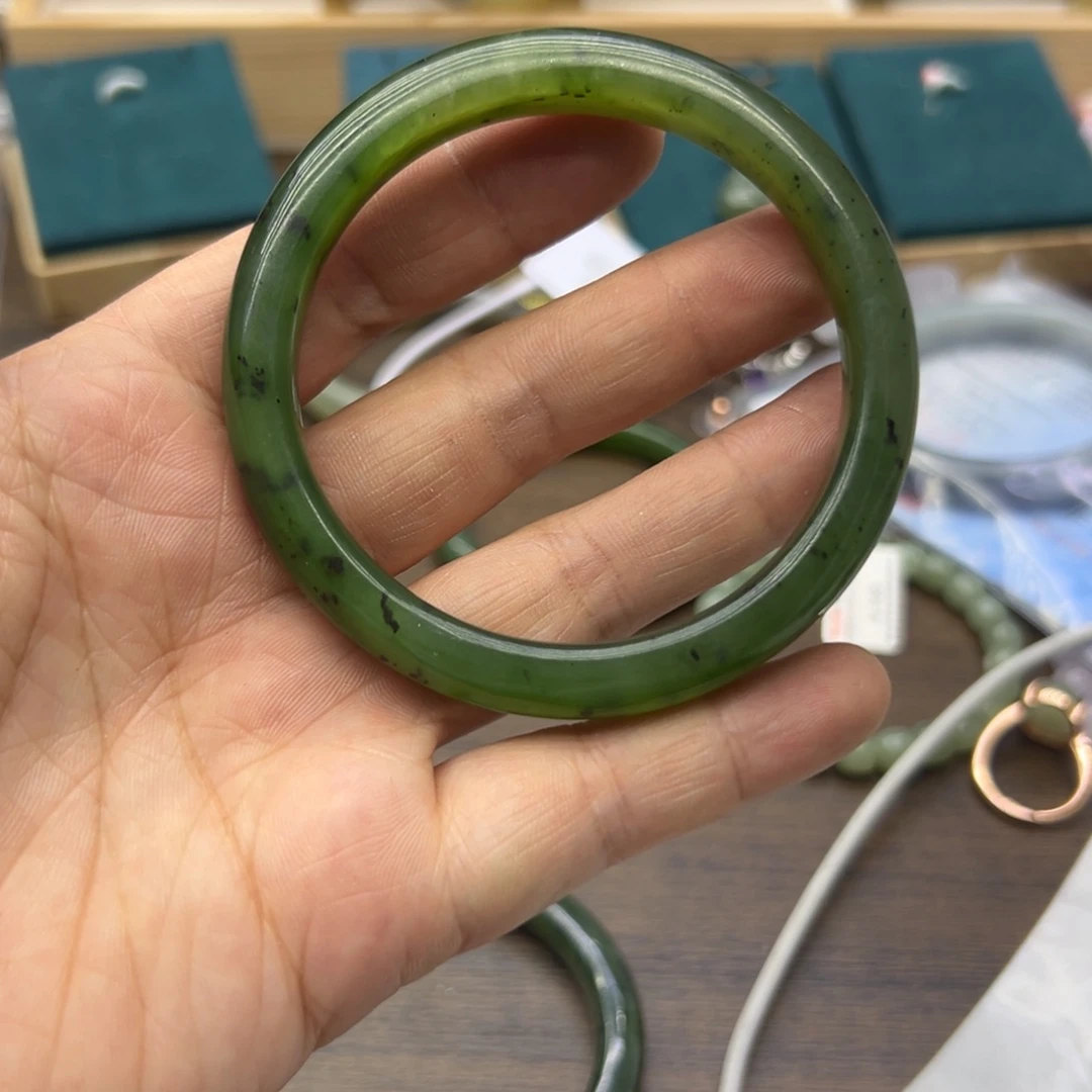 和田玉未镶嵌手镯60.8圈围806瑕