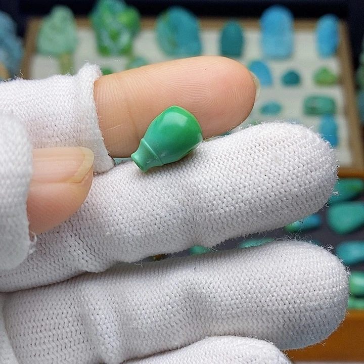 绿松石颈饰未镶嵌