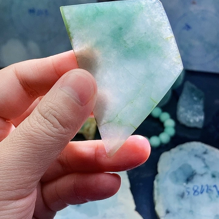 翡翠未镶嵌颈饰毛料5