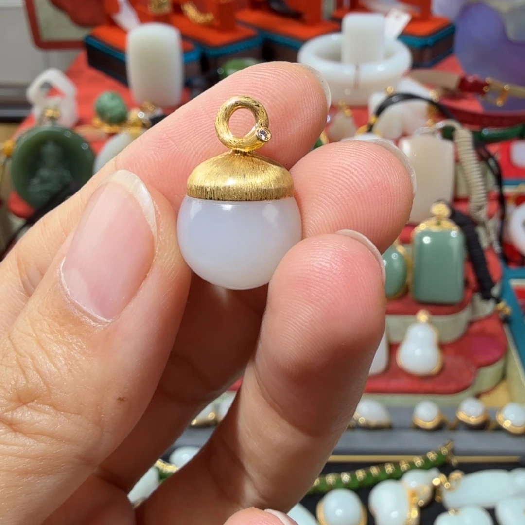 和田玉18K金镶嵌颈饰