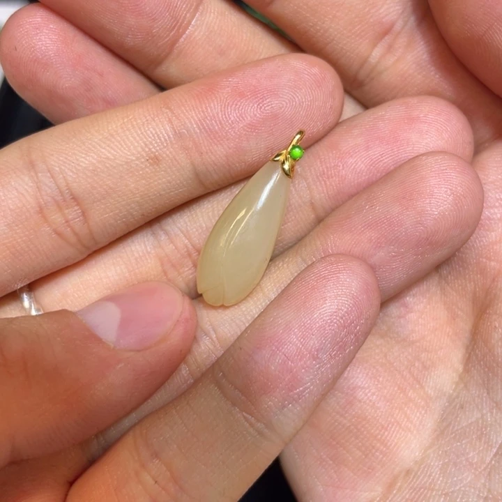 和田玉18K金镶嵌颈饰