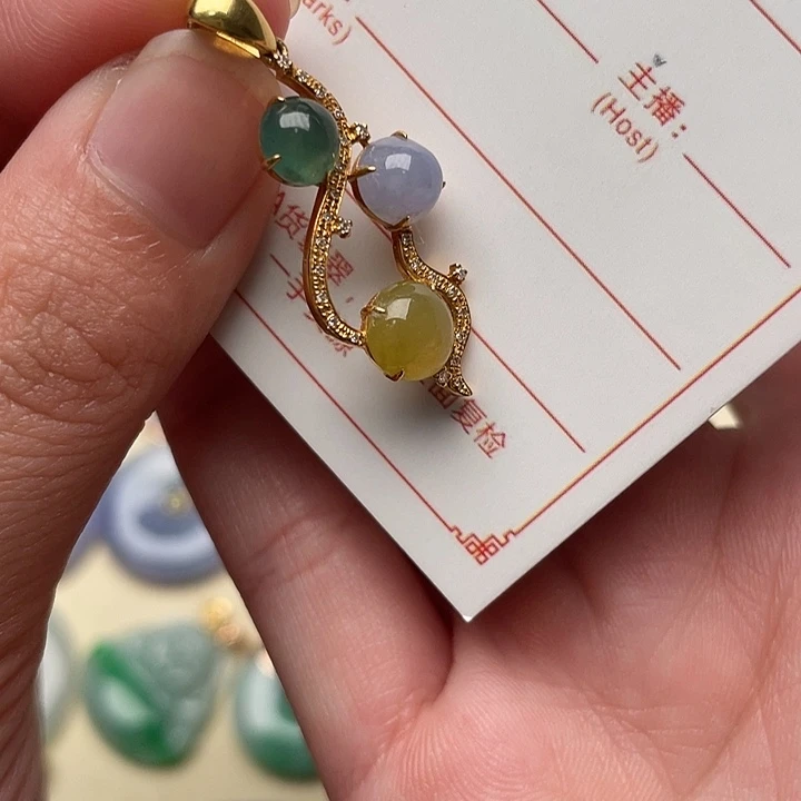 翡翠18K金镶嵌颈饰