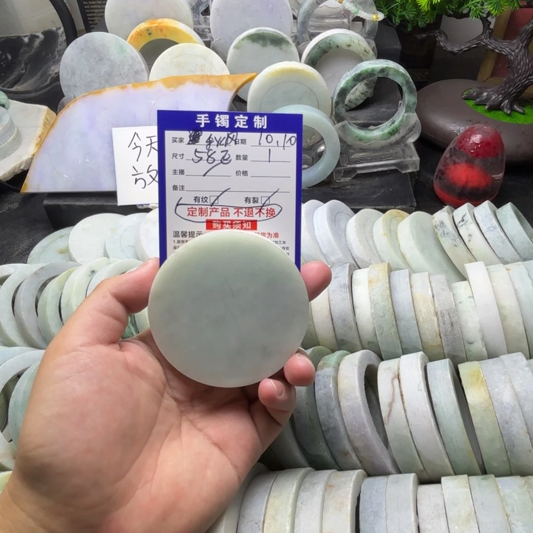 秋***月定制翡翠未镶嵌翡翠手镯定制
