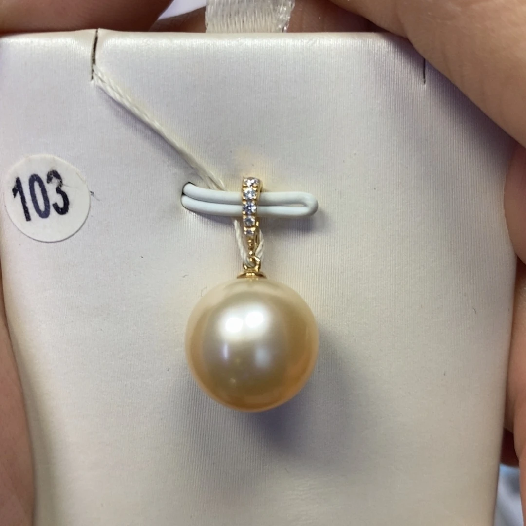 18K金镶嵌海水珍珠吊坠(不含链)