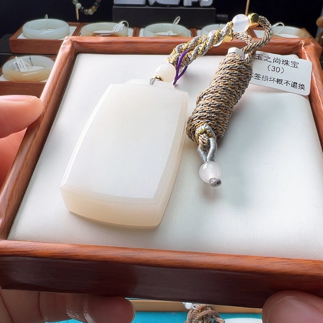 和田玉颈饰未镶嵌