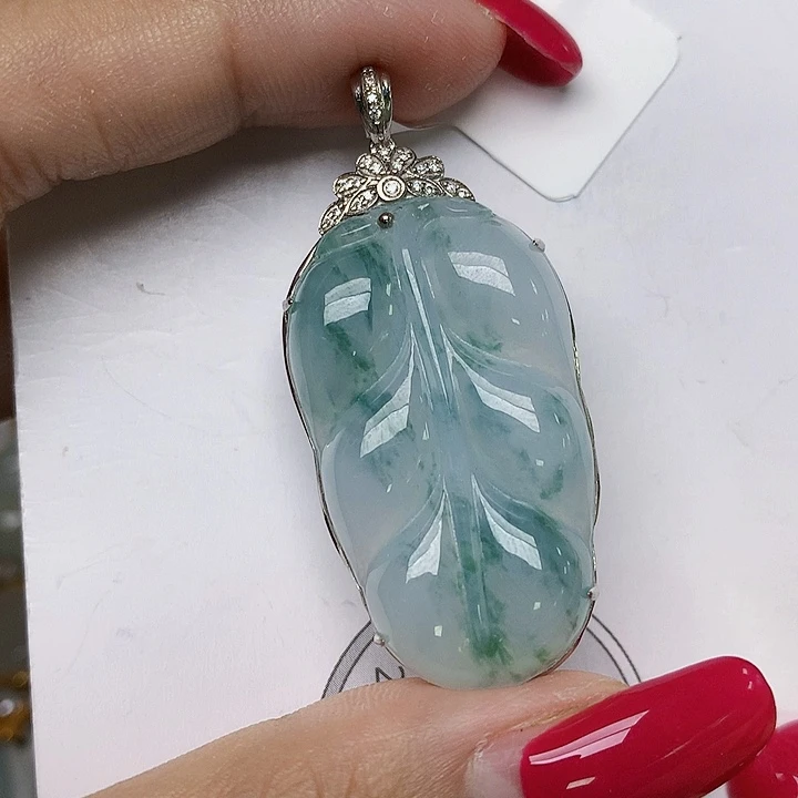 颈饰18K金镶嵌翡翠天然翡翠