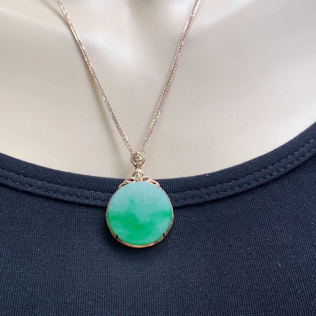 翡翠18K金镶嵌颈饰圆牌