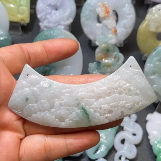 翡翠未镶嵌颈饰翡翠