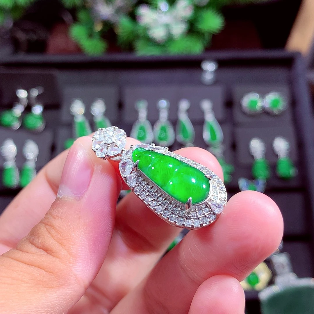 颈饰未镶嵌翡翠天然