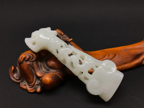 和田玉龙头福禄秋山镂空刀把