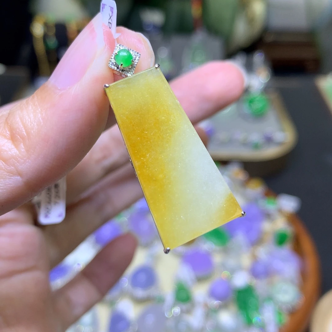 翡翠18K金镶嵌颈饰翡翠吊坠项链