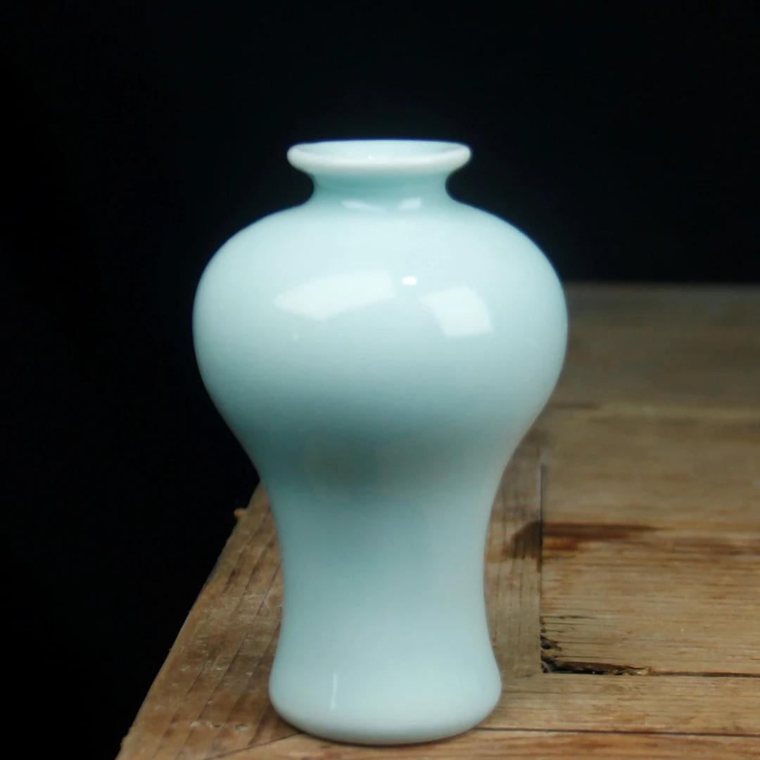 龙泉青瓷粉青小蛮腰小号花器