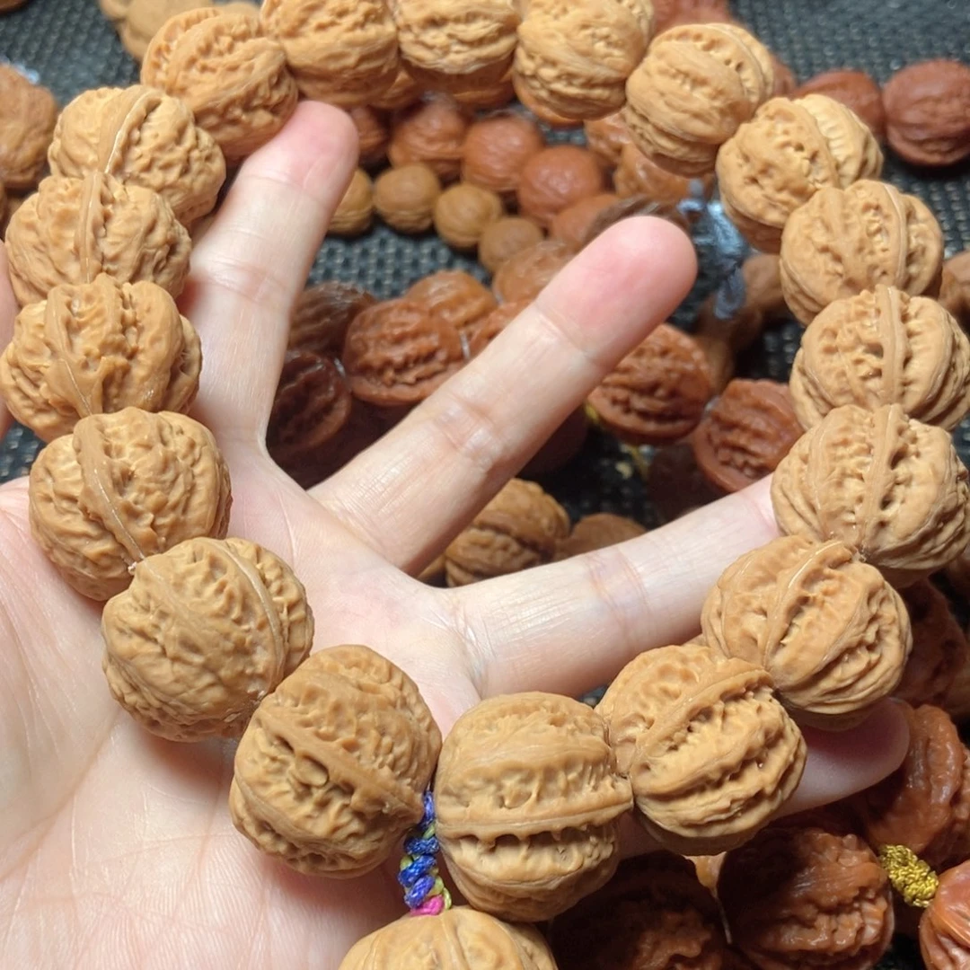 东***红文玩核桃吊坠粗筋磨盘手持