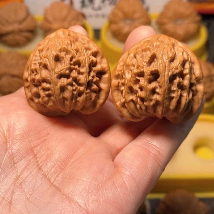 文玩核桃把件宫灯手捻精对 34 32