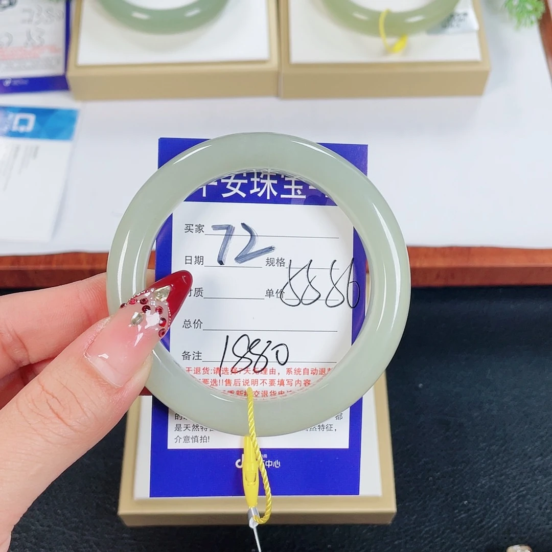和田玉手镯未镶嵌