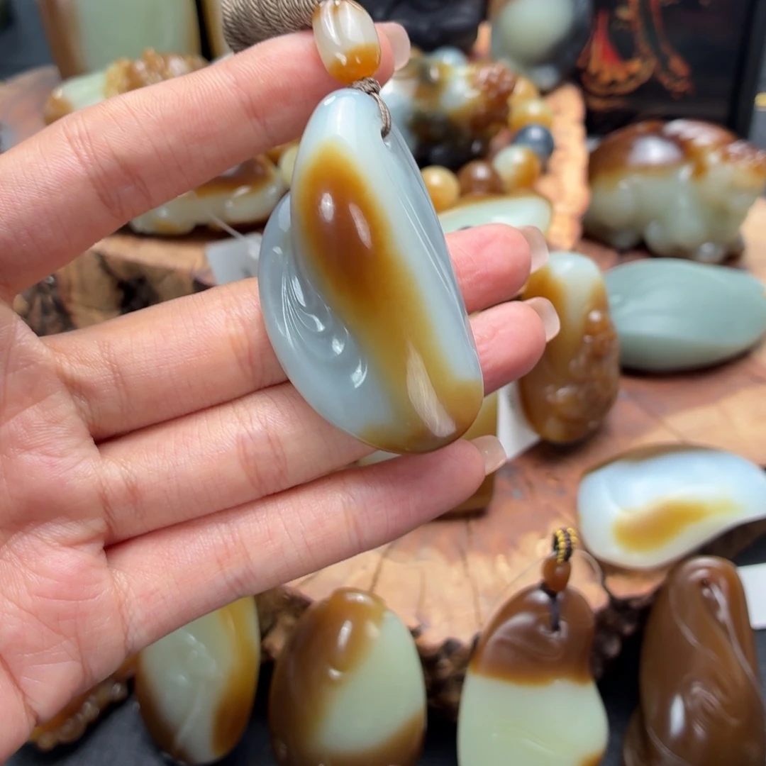 和田玉未镶嵌颈饰