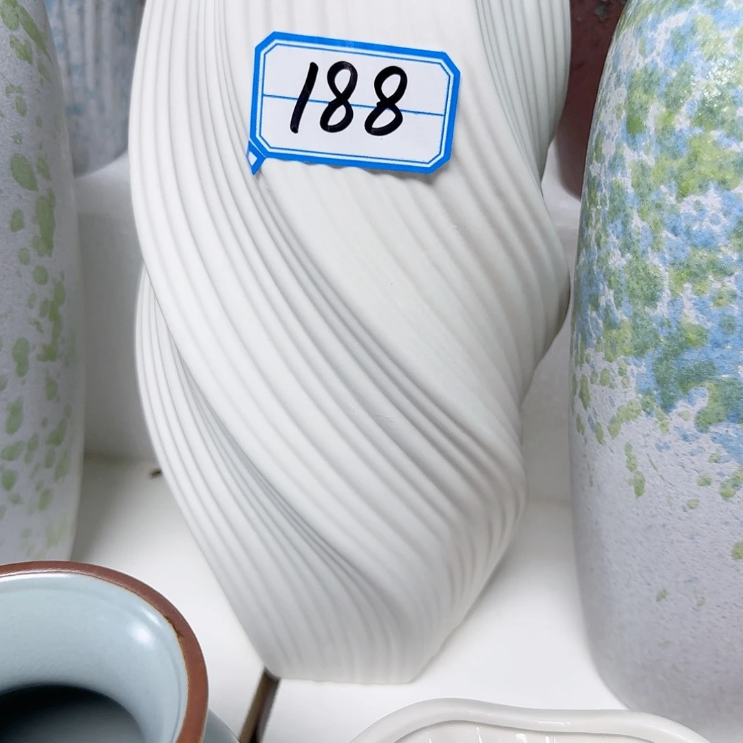 188号高度25厘米口径7厘米左右陶瓷磨砂