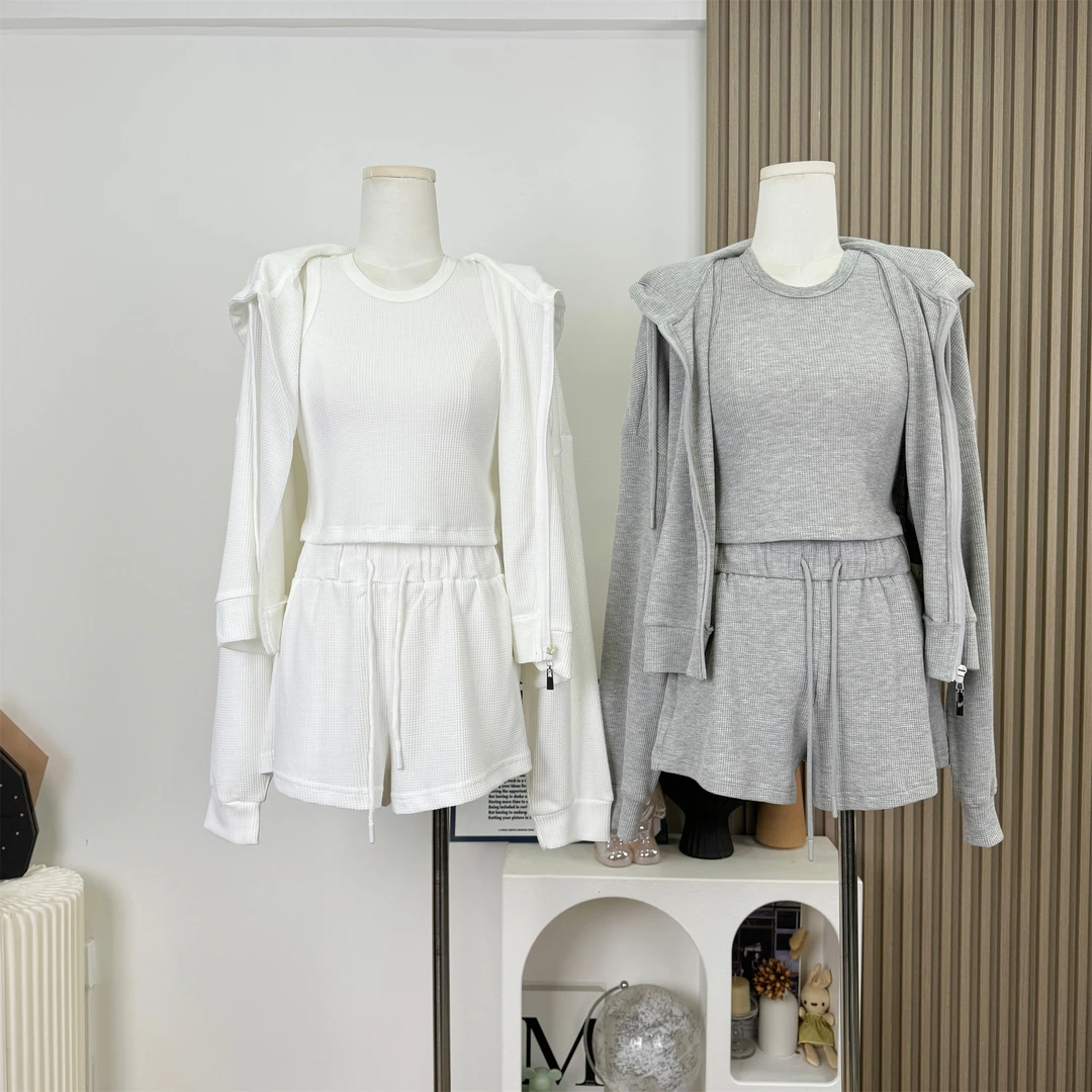松弛美学早秋新款连帽休闲开衫背心吊带短裤时尚套装女