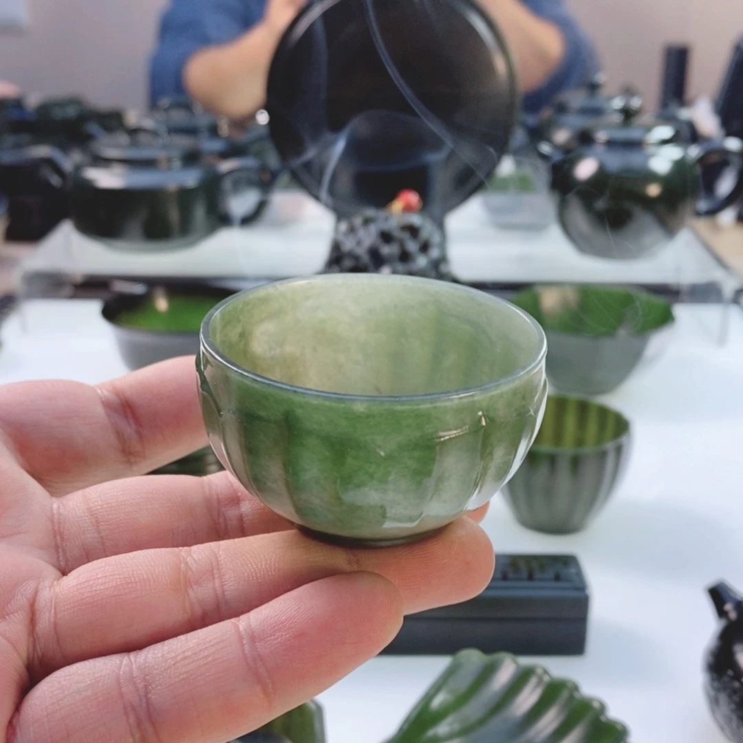 和田玉（青玉）摆件未镶嵌微瑕