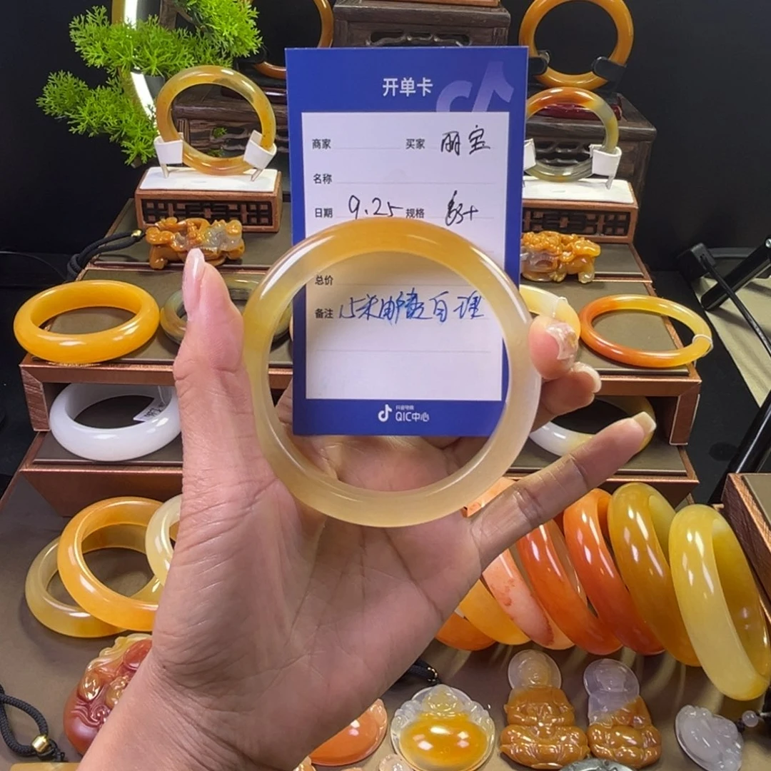 未镶嵌手镯石英质玉丽*