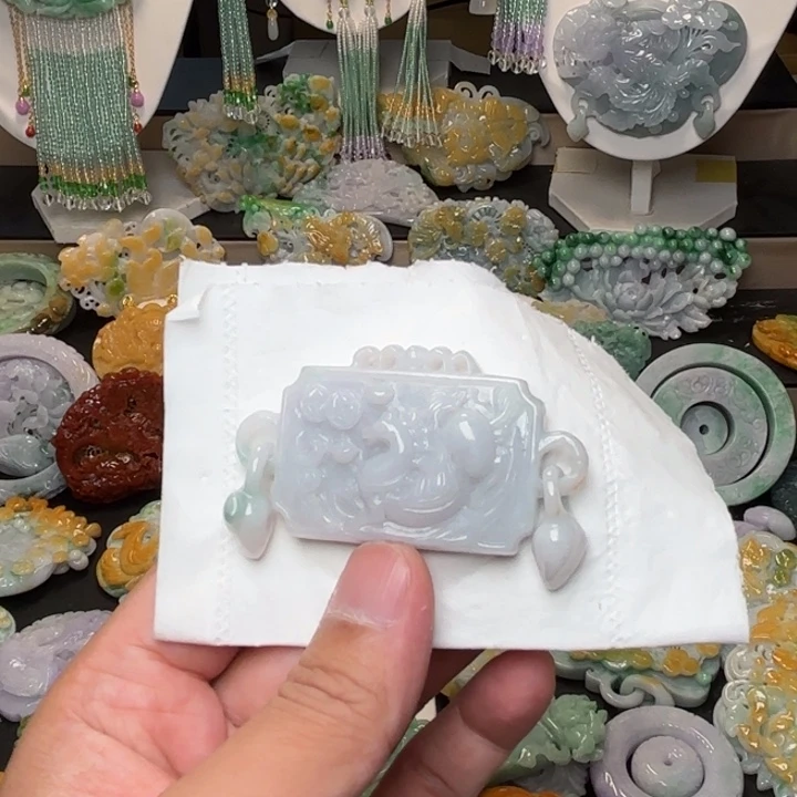 翡翠未镶嵌颈饰吊坠
