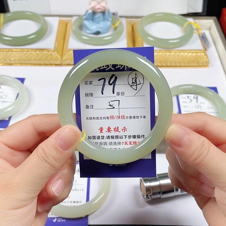 和田玉未镶嵌手镯