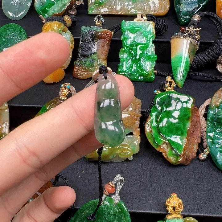 翡翠未镶嵌吊坠(赠链)未