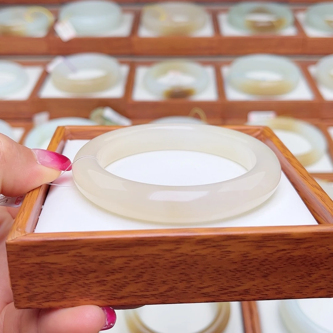 和田玉手镯未镶嵌56.6