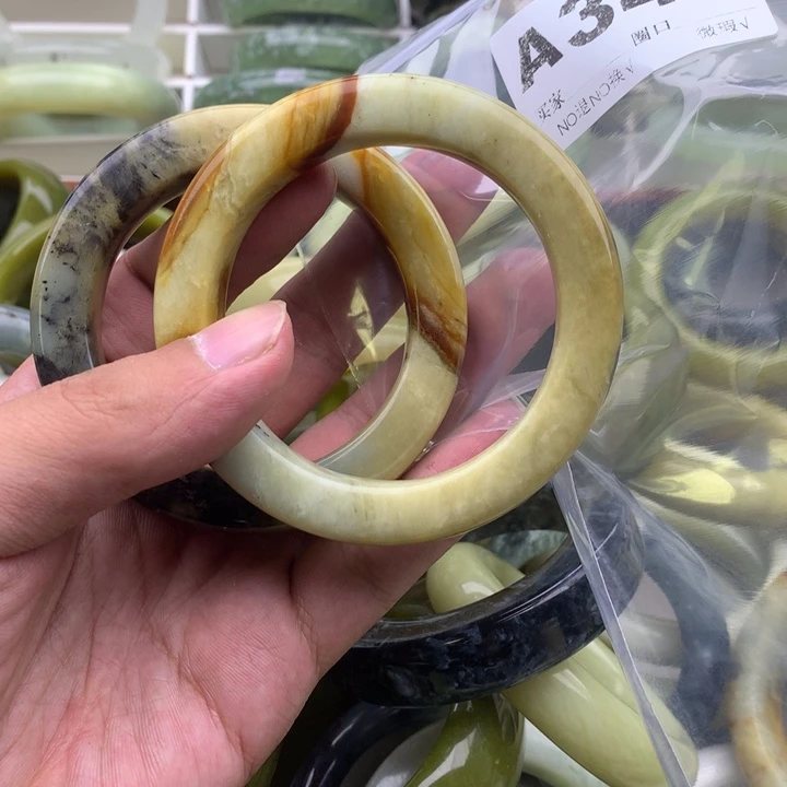 小***羊未镶嵌蛇纹石玉手镯