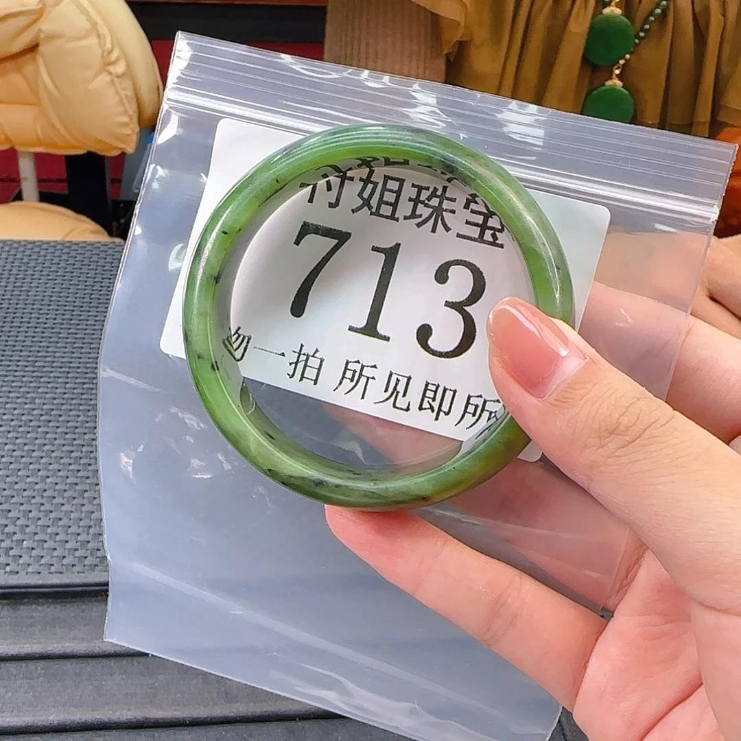 颈饰未镶嵌和田玉手镯58 713