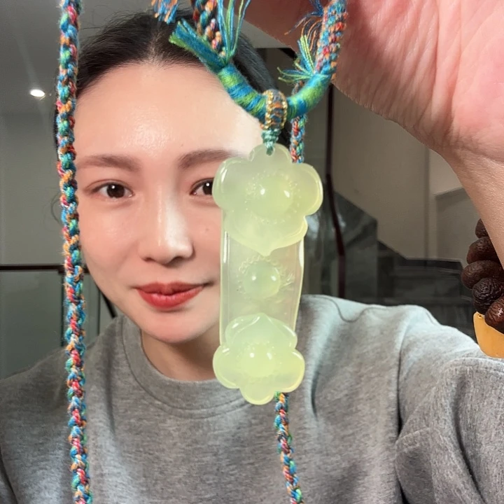 十***》蛇纹石玉未镶嵌颈饰
