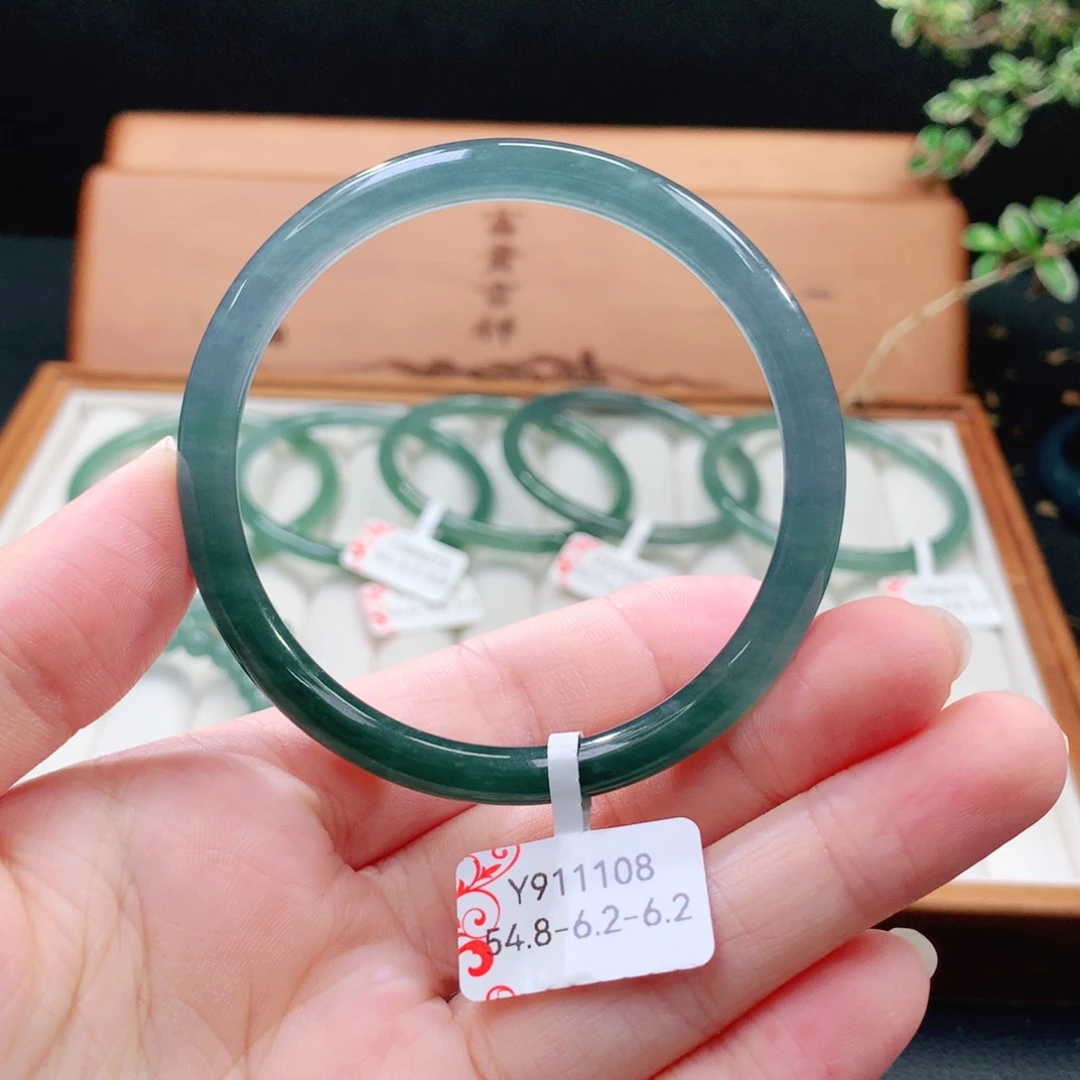 翡翠手镯（圆镯）未镶嵌