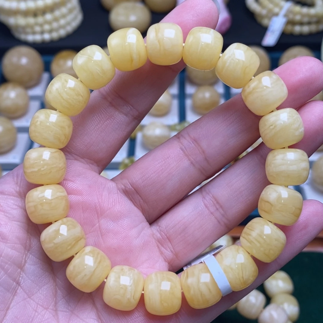 多***点蜜蜡未镶嵌珠宝奇石