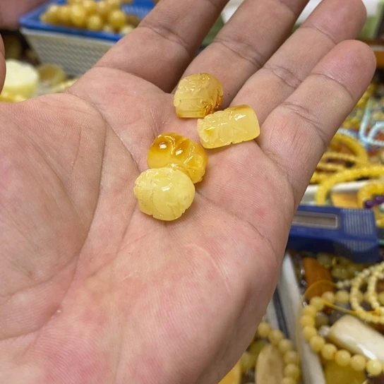 蜜蜡未镶嵌裸石多样性发货其一