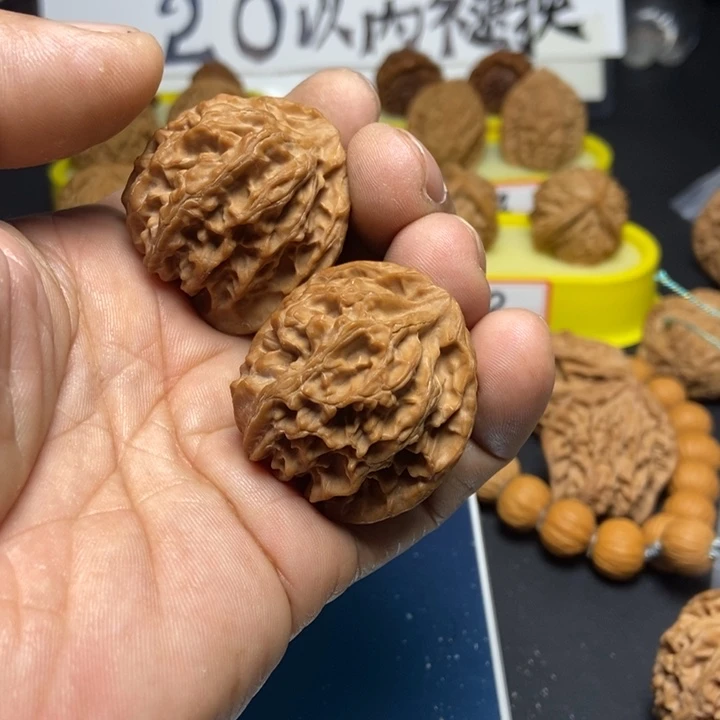 文玩核桃把件小****某苹果