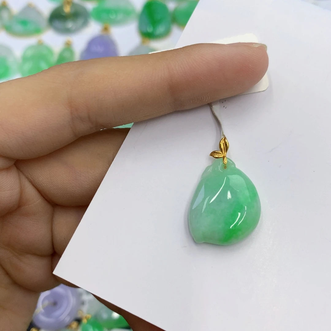 翡翠18K金镶嵌颈饰翡翠